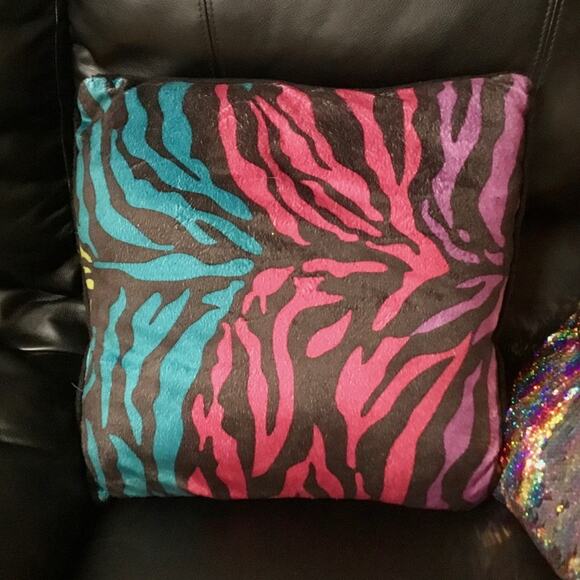 Set of 2 Decorative Pillows - Picture 7 of 9